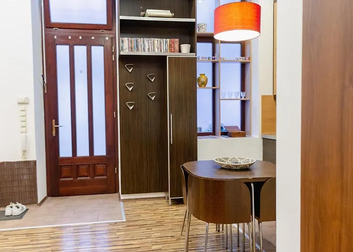 Cosy Nest Close To Blaha Sqr דירה