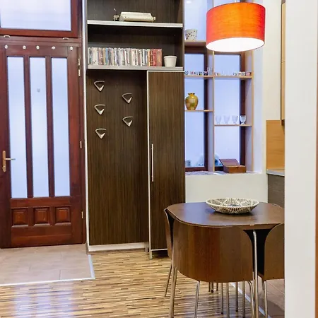 Cosy Nest Close To Blaha Sqr Appartement